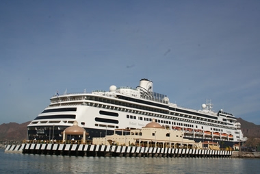 Llega el Zaandam al Puerto de Guaymas
