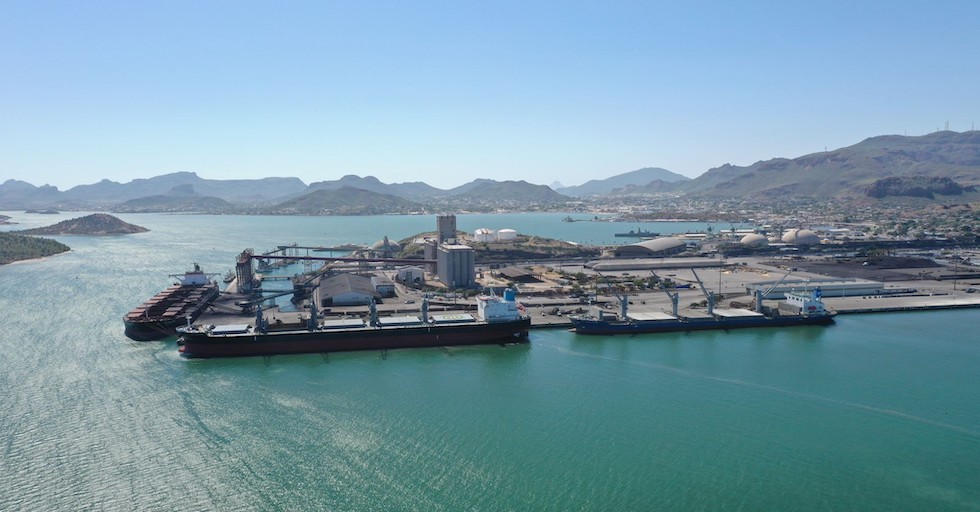 API Guaymas continua en aumento de movimiento en carga de Granel Mineral.