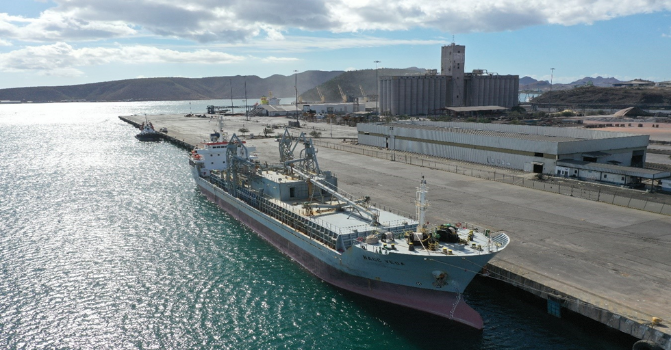 Buque cementero “NACC VEGA” arriba a puerto de GUAYMAS para continuar con ruta de comercio.