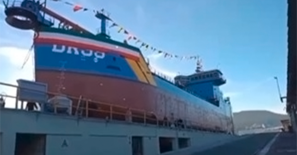 Botadura de draga DR39 construída en GUAYMAS