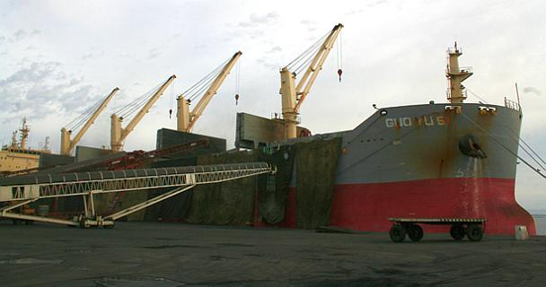 Puerto de Guaymas realizó el primer embarque en tránsito internacional de mineral de hierro con destino a China, proveniente de Nuevo México, EUA